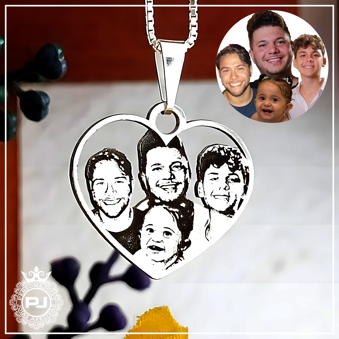 Pingente em formato de coração familiar